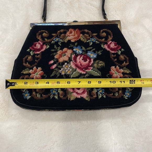 Large Vintage Embroidered Hand Bag With Kisslock - Picture 8 of 9
